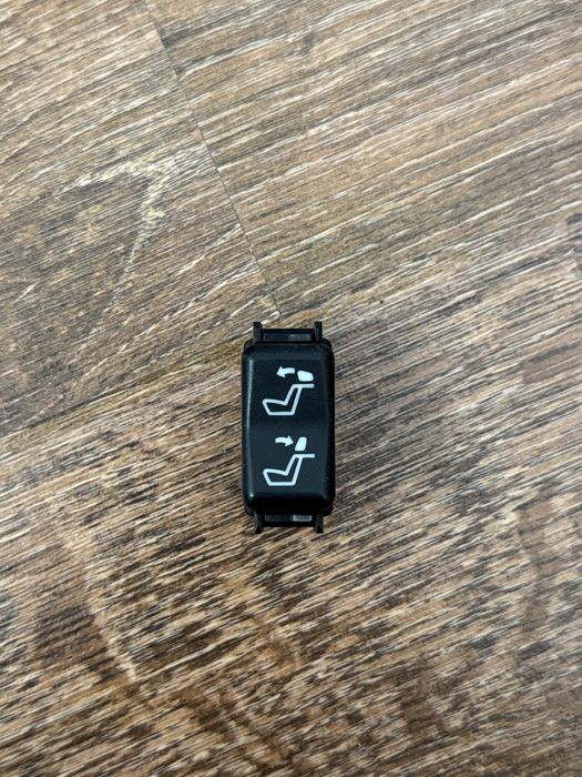 Кнопка подголовников электро w140