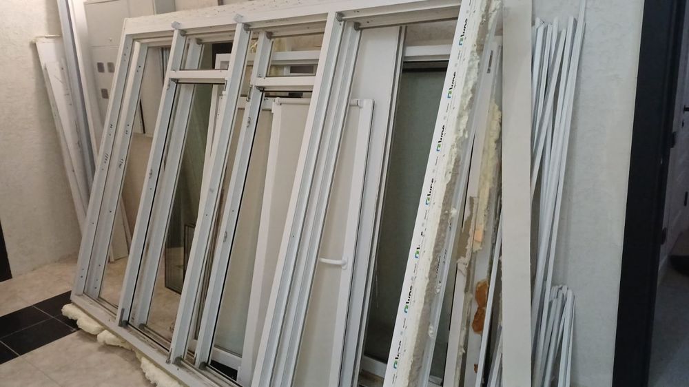 Продам пластиковые окна с ролл шторами