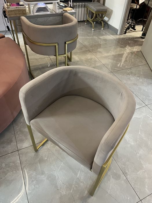 Маникюрные столики и кресла