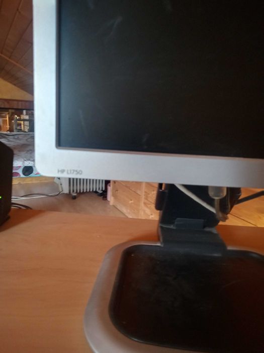 Продавам монитор HP
