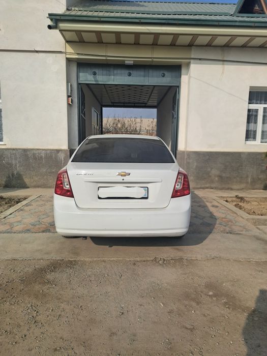 Chevrolet  Lacetti sotiladi