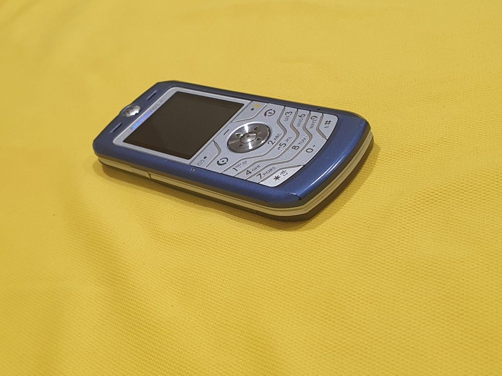 Super telefon Motorola cu butoane