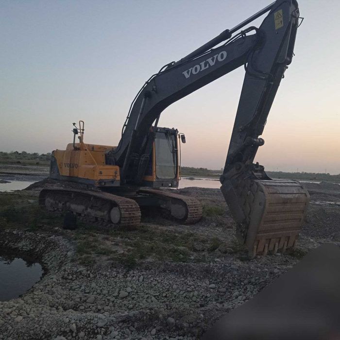 Продаётся гусеничный экскаватор марки "VOLVO"