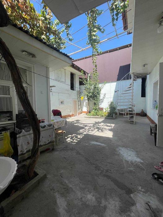 Продается двухэтажный дом в центре города ор.ул Исаева