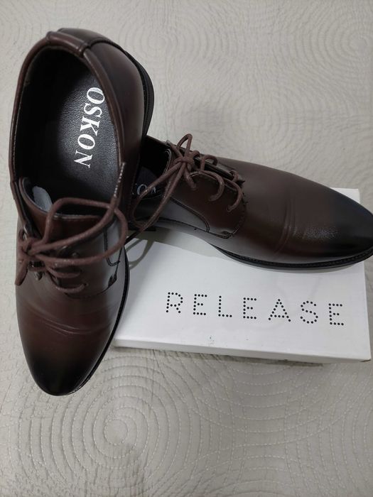 Vand pantofi maro baieti marime 38