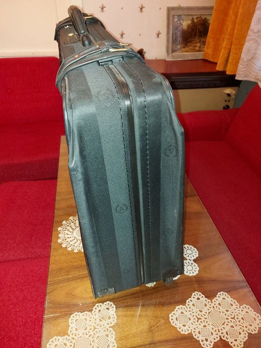 Куфари 2бр. големи 2бр. малки.