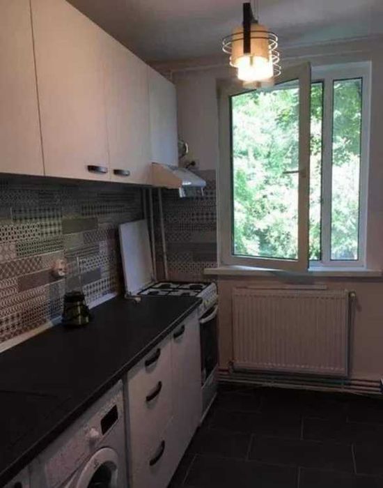 Дава се под наем Тристаен апартамент в Пловдив, Център - 82 кв.м за 397.8 € - Снимка #1