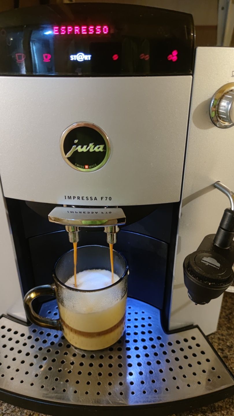 Espressor(Expressor) automat de cafea, Jura F70, cu râșniță și spumare