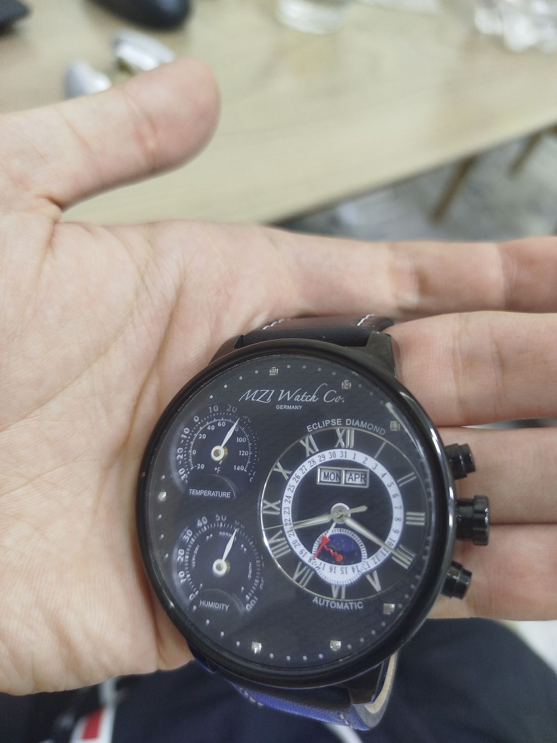 Продам оригинальные часы от  MZI watch  черного цвета