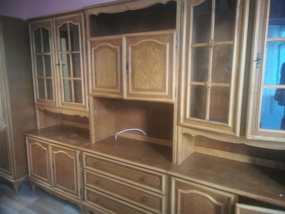 Vand mobila de dormitor si sufeagerie