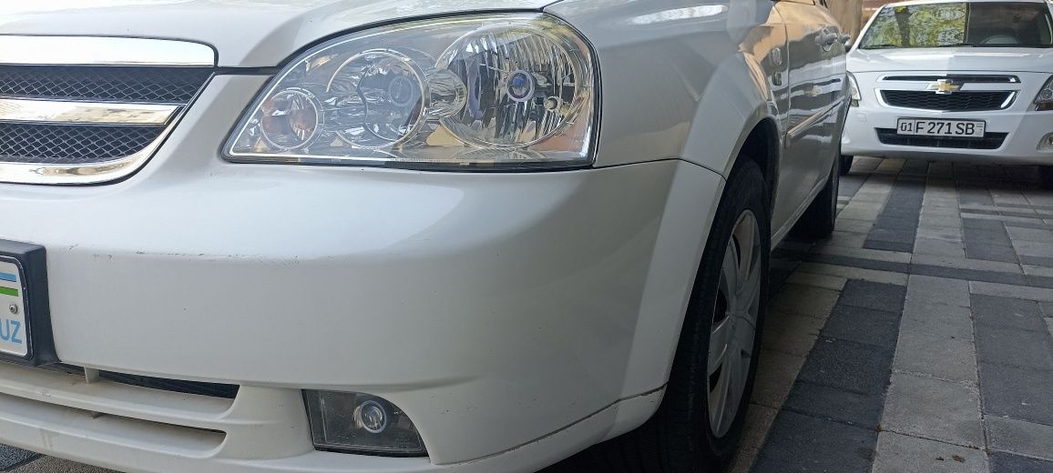 Ласетти 1.6 автомат сотилади.