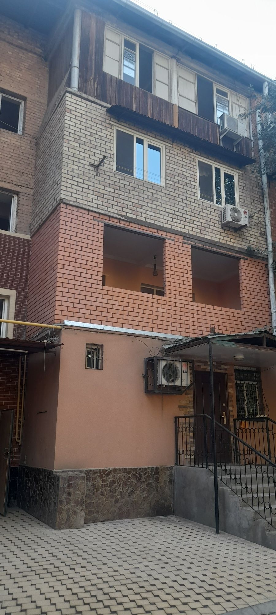 Кладка кирпичом балконов и ремонт под ключ в Ташкенте