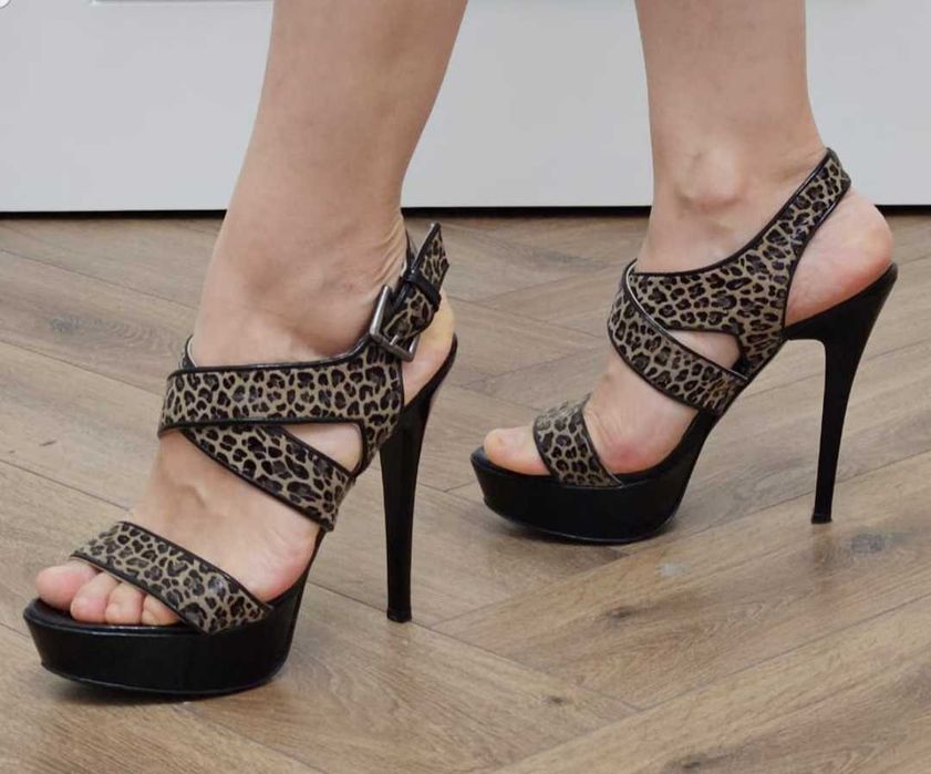 Женские босоножки