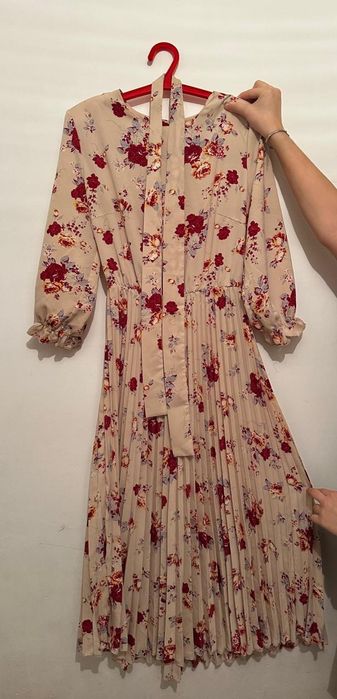 Киімдер сатылады