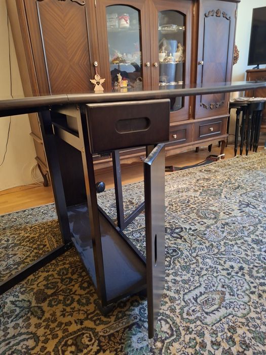 Трапезна/кухненска сгъваема маса.