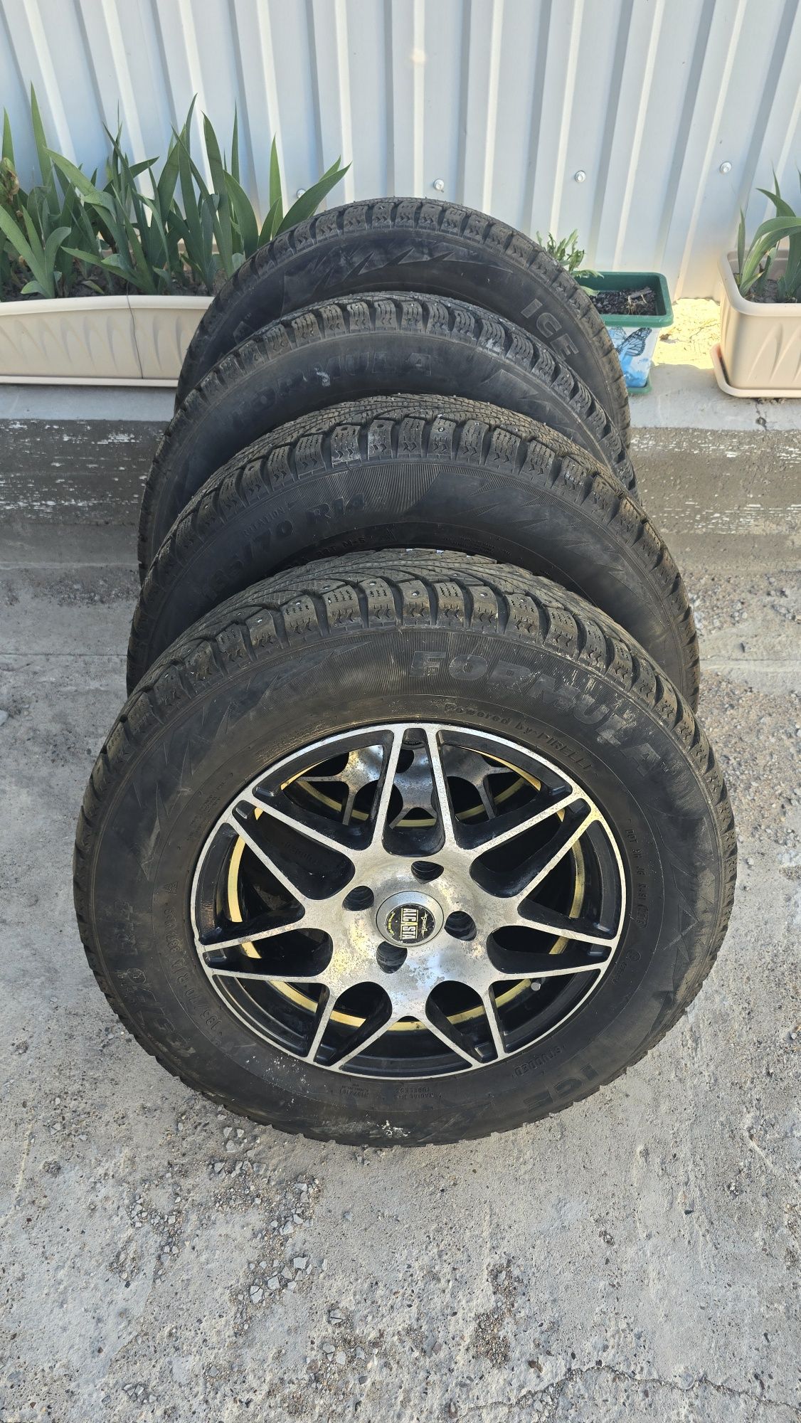 Зимние шины с дисками, 185/70  R14