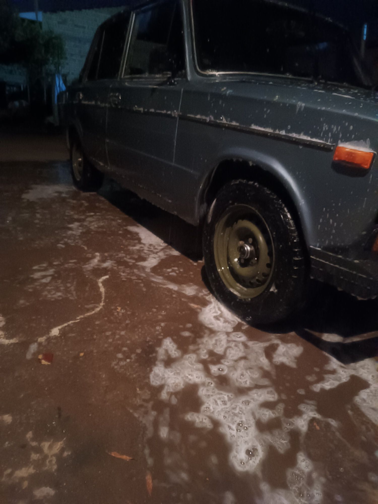 2106 vaz sotiladi narxni kelshamiz