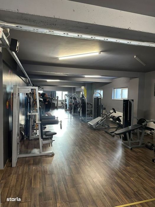 Spatiu comercial, 400 mp, parcare, Zona Petrom