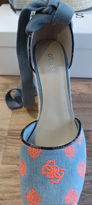 Нови летни обувки/сандали GUESS