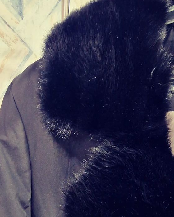 Черный пуховик