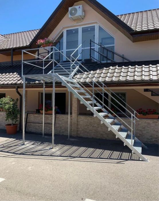 Scara metalica zincata de exterior