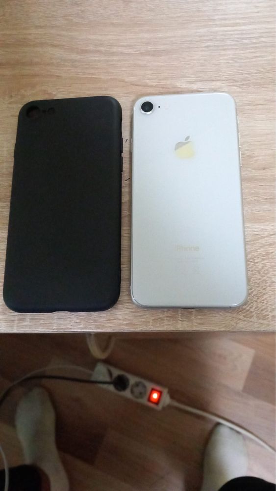 Vând iPhone 8 Urgent