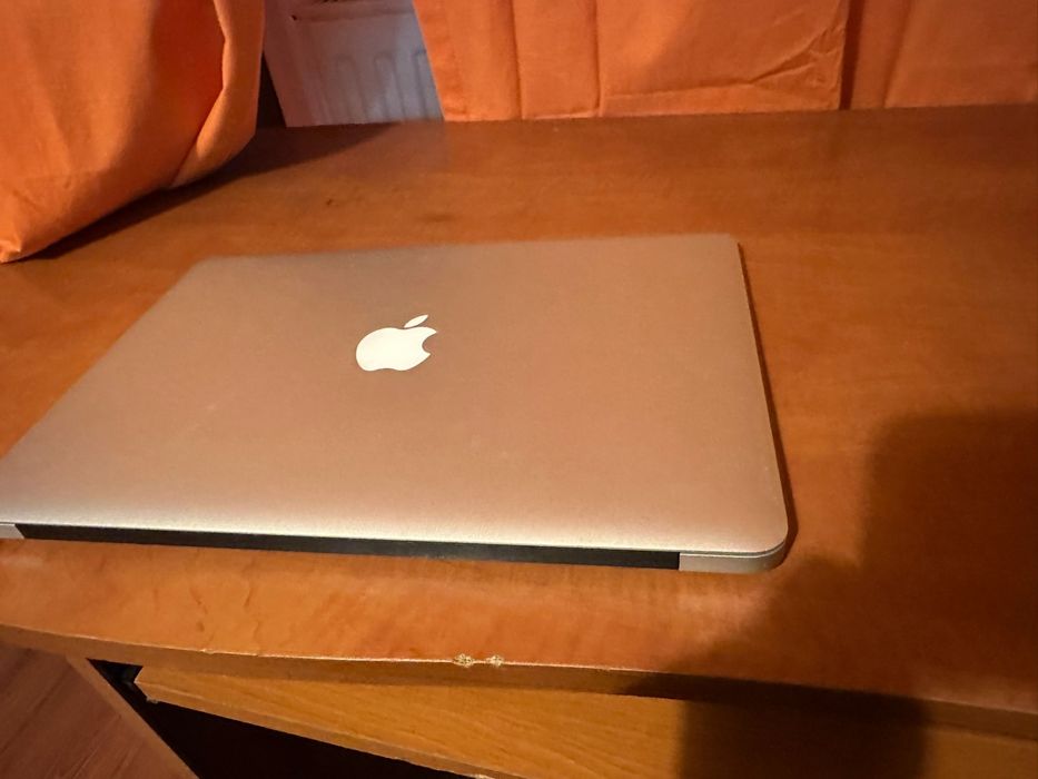 MacBook Air (13-inch 2017)