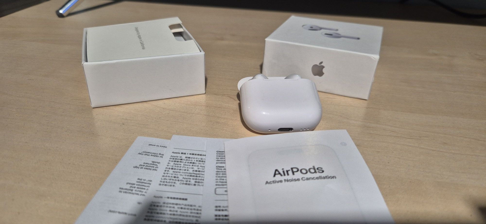 Airpods 4 active noice cancelation