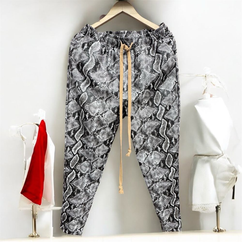 Pantaloni Piele , Animal Print. Sarpe gri, calitate TOP