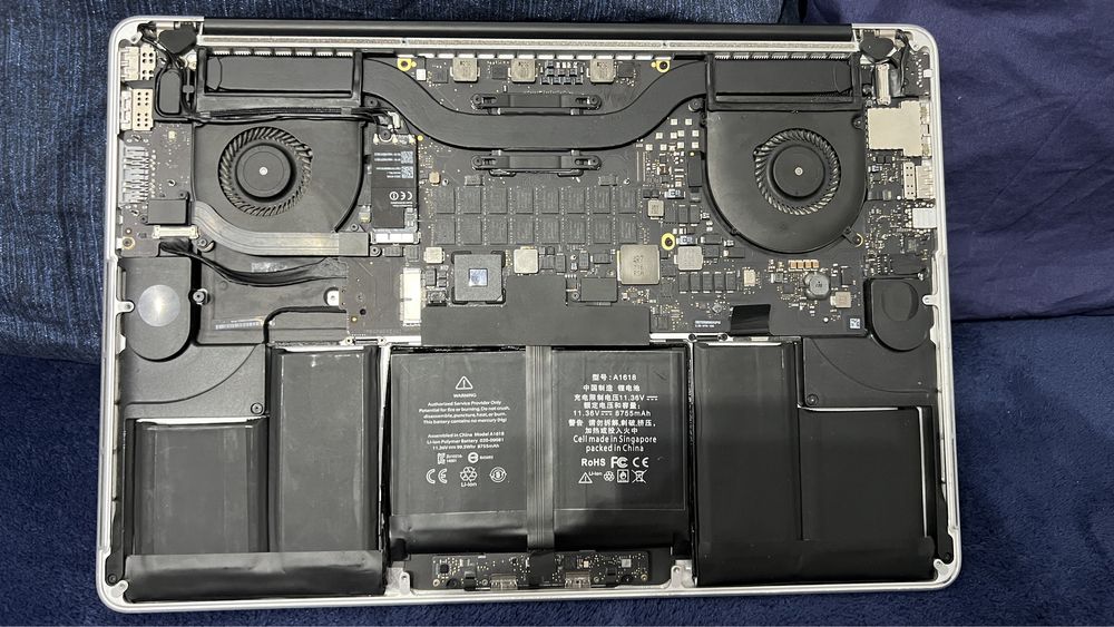 Vând MacBook Pro 15" 2015 defect (MacBook 15 inch A1398)
