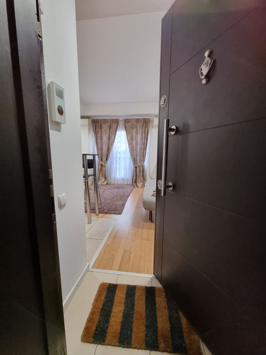 Inchiriez apartament 2 camere utilat in Cosmopolis loc  parcare inclus