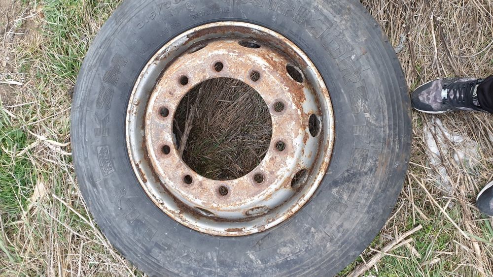 Джанта с гума 315 70 22.5 кели