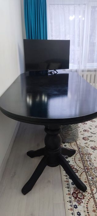 Продам стол для гостиной