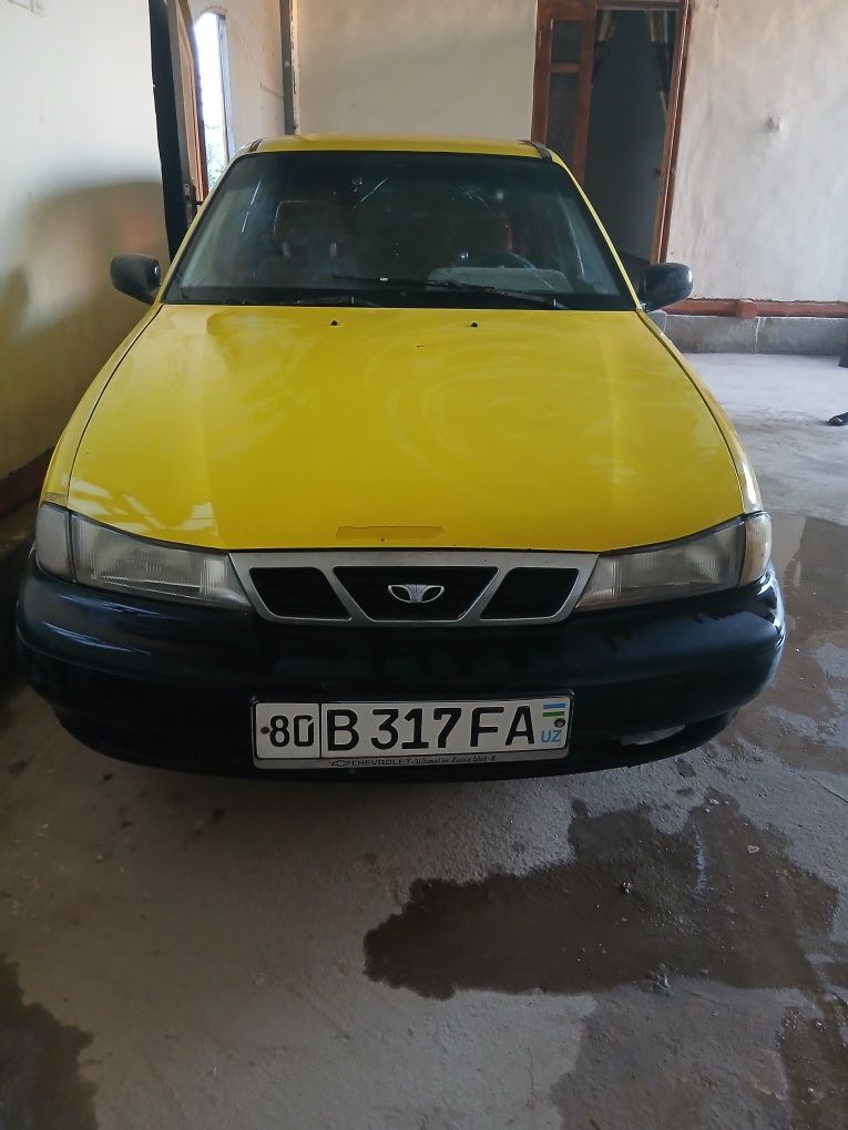 Avtomobil sotiladi