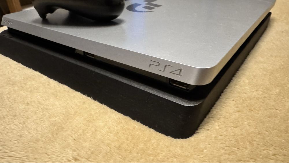 PS4 с джойстик и игри