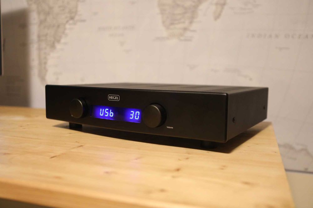 Hegel H80 – amplificator integrat cu DAC incorporat, telecomanda