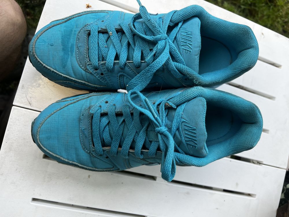 NIKE AIR MAX номер 38,5