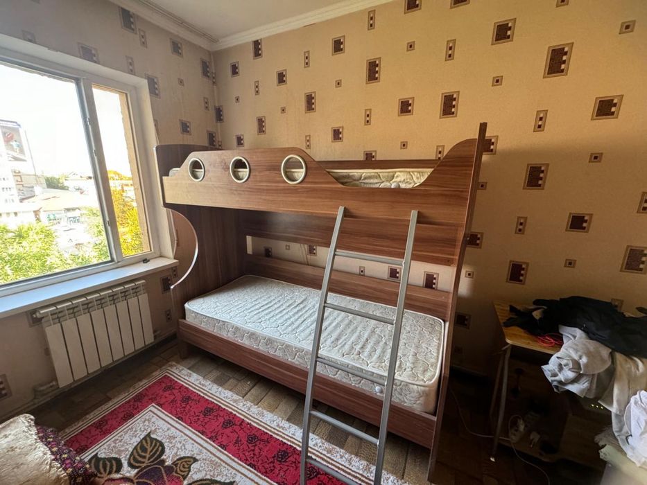 Продаю 2 ярустную кровать.Не детская