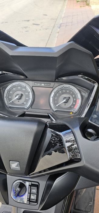 Vând Honda Forza 350