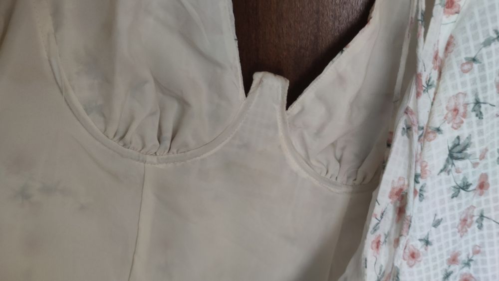 Kiss the sky рокля флорални мотиви/ цветя/ гол гръб/ буфан ръкави