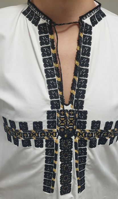 Camasa ie tradițională