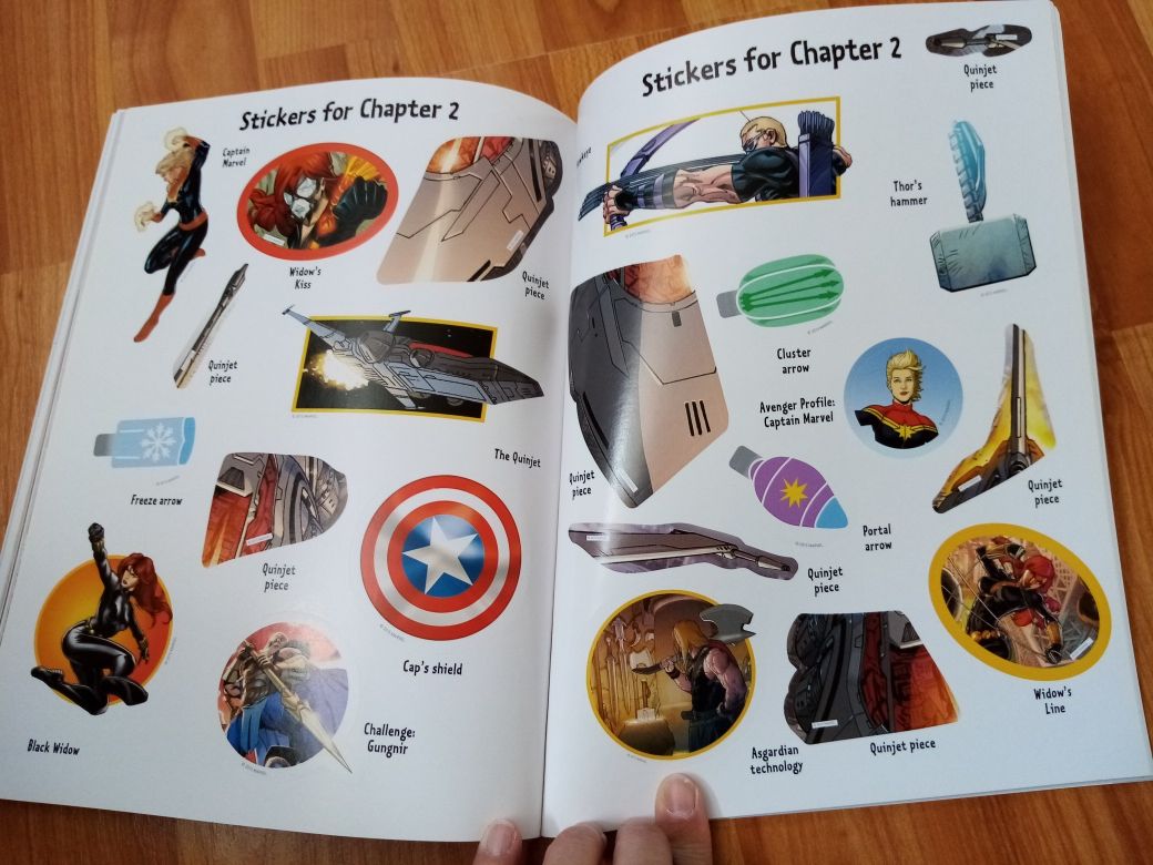 Carte Marvel Avengers cu abtibilduri