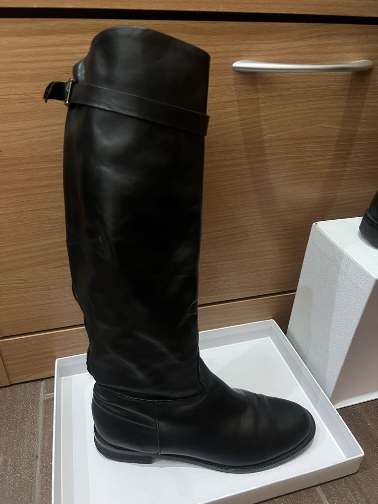 Продам итальянские дамские сапожки, без замков.