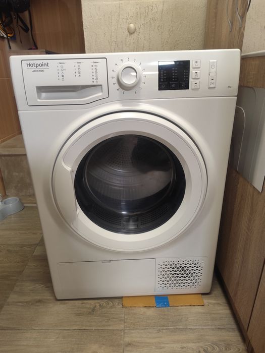 Продавам сушилня Hotpoint Ariston