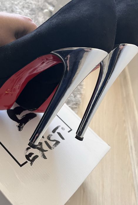 Дамски обувки на висок ток