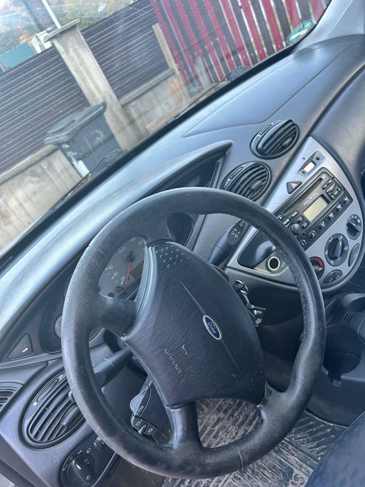 Vând mașina Ford Focus