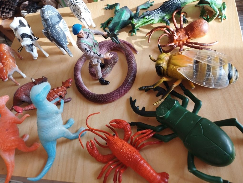 Постелки за игра Tiny Lovve,Играчки: животни,динозаври,войник.