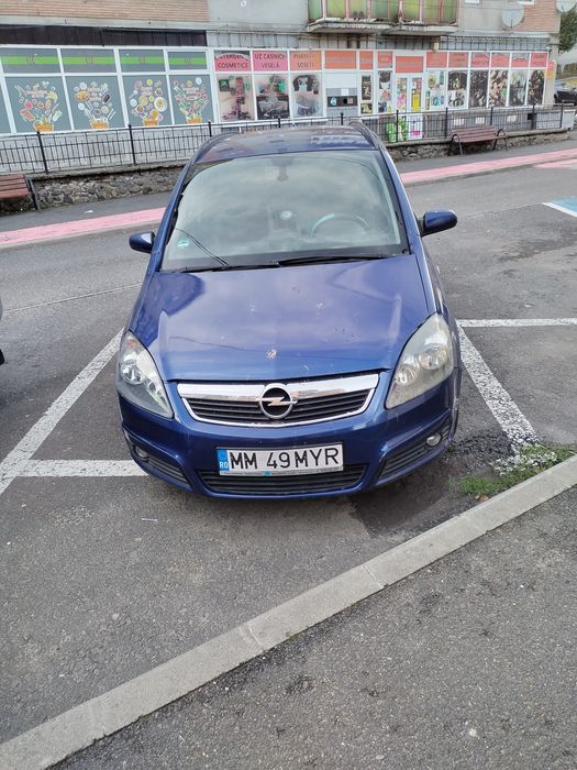 Vând Opel Zafira