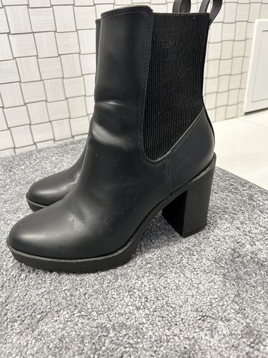 H&m cizme negre…