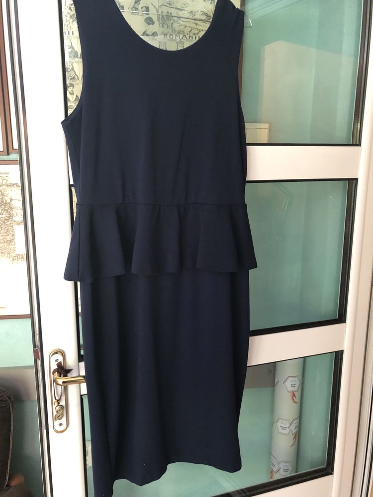 Rochie bleumarin fără mâneci